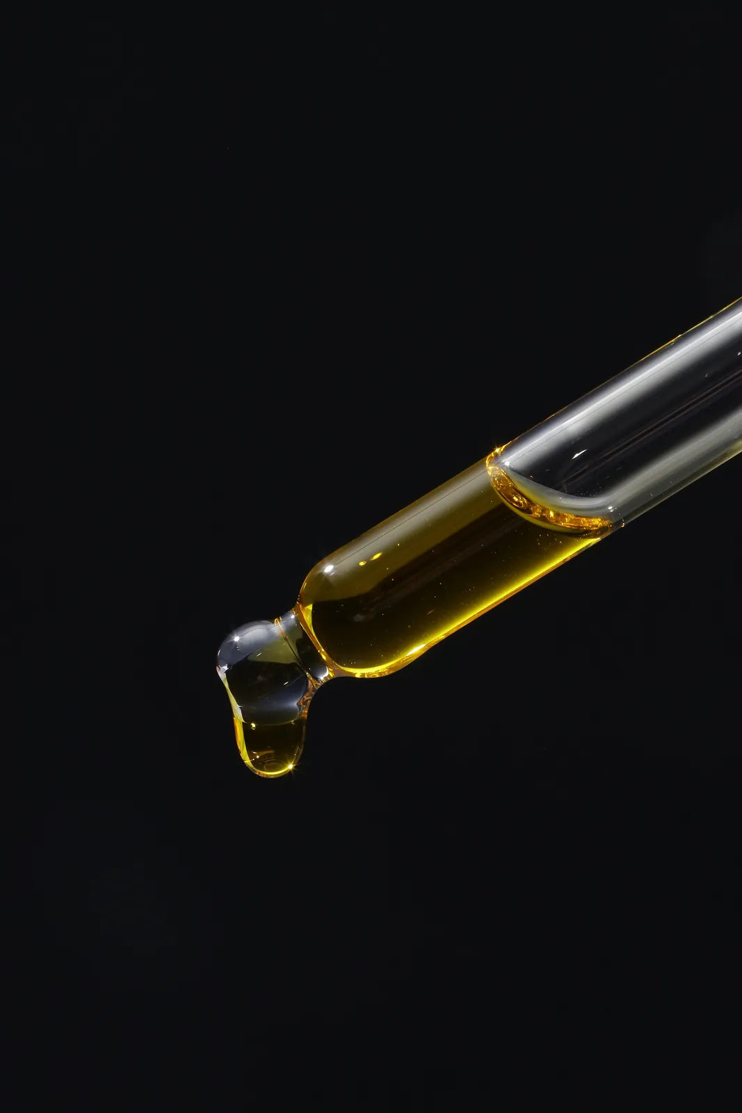 En dråbe olie fra en pipette